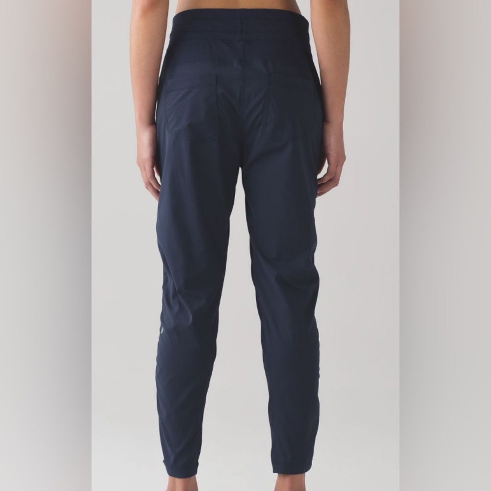 Lululemon Dance Studio Pant Blue Size 10 & 28" Inseam EUC Retails $118 - Picture 2 of 6
